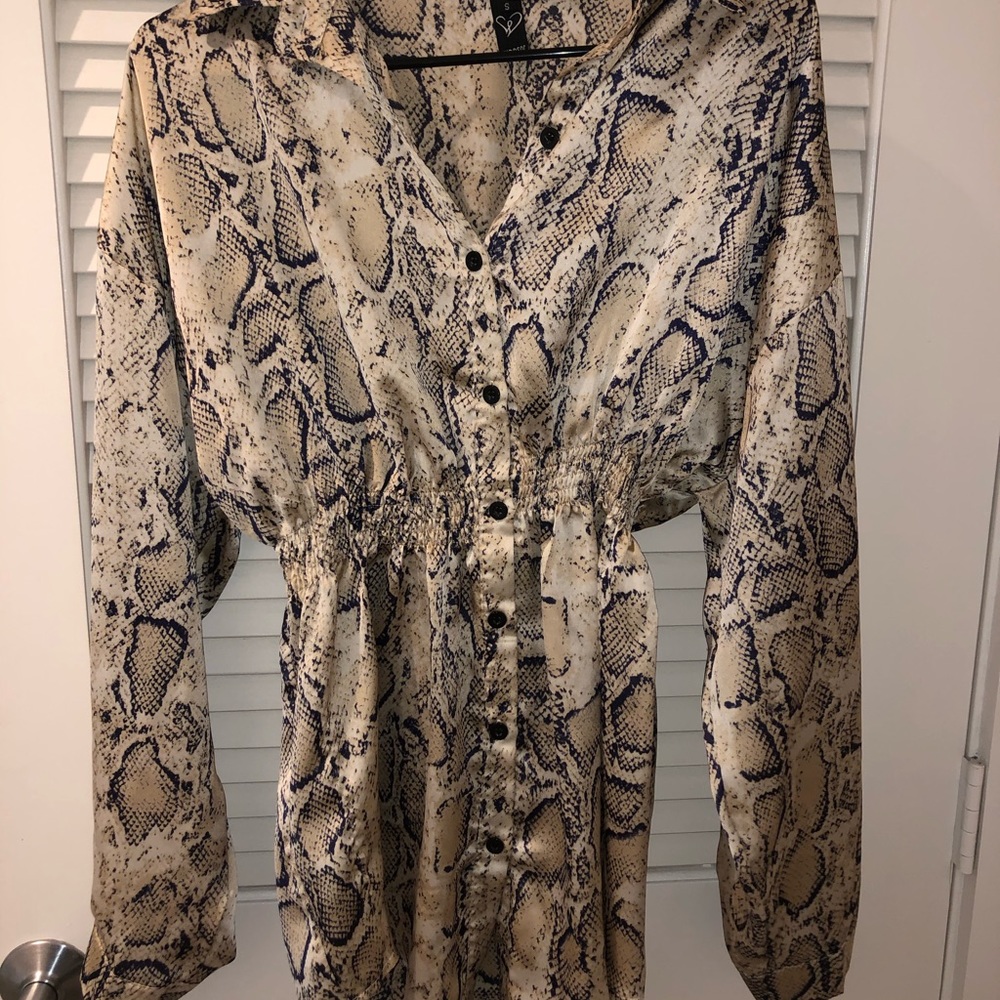 Windsor silk snake print since waist blouse